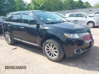 2011 Lincoln MKX z VIN 2LMDJ8JK5BBJ09391, wystawiony jako IAAI lot #42423940 z przebiegiem 152 041 mil mil oraz . Historia ofert i sprzedaży dostępna na DreamBid. Obrazek 1.