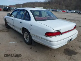 1993 Ford Crown Victoria z VIN 2FACP74W2PX101414, wystawiony jako IAAI lot #42001080 z przebiegiem 76 046 mil mil oraz . Historia ofert i sprzedaży dostępna na DreamBid. Obrazek 3.