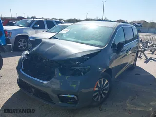 2023 Chrysler Pacifica Hybrid Touring L with VIN 2C4RC1L75PR599135, listed as a IAAI auction lot 39785830 with 28,781 mi miles. Bid and sale history available at carsss.com. Image 18.
