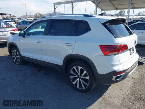 2024 Volkswagen Taos SE z VIN 3VVEX7B29RM025564, wystawiony jako IAAI lot #41350181 z przebiegiem 6 862 mil mil oraz . Historia ofert i sprzedaży dostępna na DreamBid. Obrazek 3.