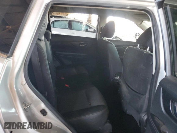 2017 Nissan Rogue SV z VIN JN8AT2MT3HW143002, wystawiony jako Copart lot #53557855 z przebiegiem 120 193 mil mil oraz Szkody całkowita. Historia ofert i sprzedaży dostępna na DreamBid. Obrazek 12.