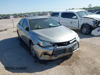 2017 Toyota Camry XLE z VIN 4T1BF1FK8HU625946, wystawiony jako IAAI lot #42031635 z przebiegiem 102 814 mil mil oraz . Historia ofert i sprzedaży dostępna na DreamBid. Obrazek 1.