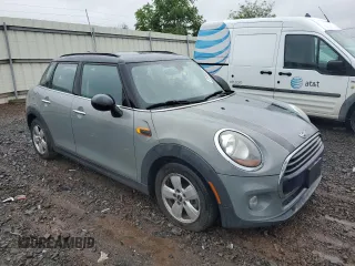 2016 MINI Hardtop 4 Door with VIN WMWXU1C53G2D08231, listed as a Copart auction lot 61050035 with 128,267 mi miles and Salvage title. Bid and sale history available at DreamBid. Image 4.