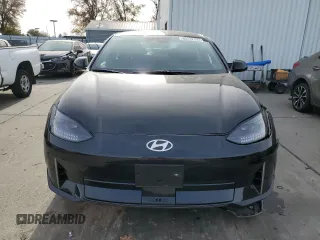 2023 Hyundai Ioniq 6 SEL z VIN KMHM34AA5PA034006, wystawiony jako Copart lot #80392393 z przebiegiem 707 mil mil oraz . Historia ofert i sprzedaży dostępna na DreamBid. Obrazek 5.