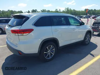 2019 Toyota Highlander SE with VIN 5TDKZRFH7KS551929, listed as a IAAI auction lot 42627458 with 84,117 mi miles and . Bid and sale history available at DreamBid. Image 4.