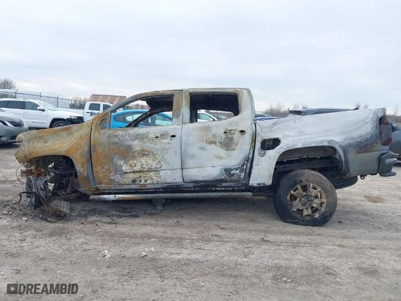 2018 Chevrolet Colorado 4WD LT with VIN 1GCGTCEN3J1262098, listed as a IAAI auction lot 41831593 with 50,084 mi miles. Bid and sale history available at carsss.com. Image 14.