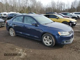 2014 Volkswagen Jetta Comfortline with VIN 3VWDL7AJ3EM389579, listed as a Copart auction lot 47085025 with 261,379 mi miles and Clean title. Bid and sale history available at DreamBid. Image 4.