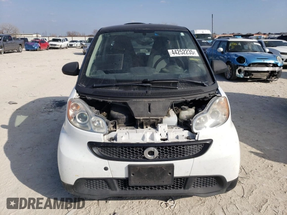 2014 Smart fortwo Pure z VIN WMEEJ3BA8EK742332, wystawiony jako Copart lot #44252235 z przebiegiem 97 980 mil mil oraz Czysty tytuł • Clean title. Historia ofert i sprzedaży dostępna na DreamBid. Obrazek 5.