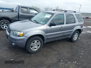2007 Ford Escape Limited with VIN 1FMCU94167KA76261, listed as a IAAI auction lot 42152654 with 139,019 mi miles. Bid and sale history available at carsss.com. Image 2.