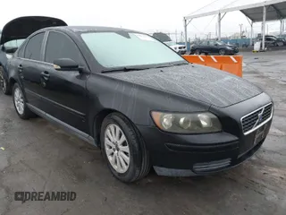 2005 Volvo S40 with VIN YV1MS390152049519, listed as a IAAI auction lot 41873057 with 190,702 mi miles. Bid and sale history available at carsss.com. Image 1.