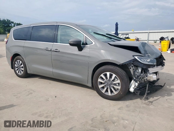2023 Chrysler Pacifica Hybrid Touring L with VIN 2C4RC1L72PR614075, listed as a Copart auction lot 58586115 with 43,960 mi miles and Salvage title. Bid and sale history available at DreamBid. Image 4.