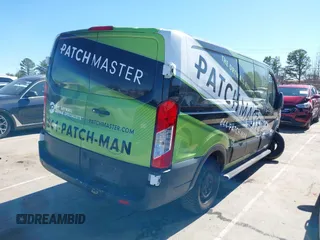 2019 Ford Transit z VIN 1FTYR1ZM1KKA72014, wystawiony jako IAAI lot #41727141 z przebiegiem 79 664 mil mil oraz . Historia ofert i sprzedaży dostępna na DreamBid. Obrazek 4.