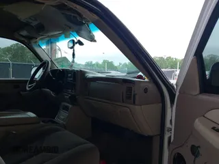 2001 Chevrolet Tahoe LT z VIN 1GNEC13TX1R172937, wystawiony jako IAAI lot #42199690 z przebiegiem 256 923 mil mil oraz . Historia ofert i sprzedaży dostępna na DreamBid. Obrazek 5.