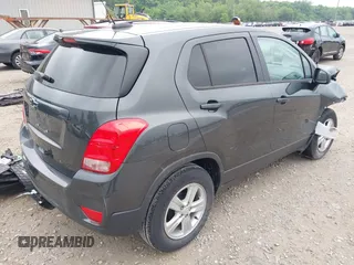 2020 Chevrolet Trax LS z VIN 3GNCJKSB3LL169352, wystawiony jako IAAI lot #42265216 z przebiegiem 19 926 mil mil oraz . Historia ofert i sprzedaży dostępna na DreamBid. Obrazek 4.