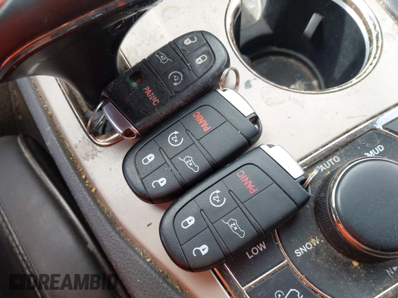2014 Jeep Grand Cherokee Summit z VIN 1C4RJFJT4EC423217, wystawiony jako IAAI lot #42704059 z przebiegiem 245 928 mil mil oraz . Historia ofert i sprzedaży dostępna na DreamBid. Obrazek 11.