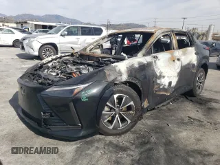 2024 Lexus RZ 300e Premium z VIN JTJABABB0RA004671, wystawiony jako Copart lot #47240345 z przebiegiem Nie podano mil oraz Nie do naprawy. Historia ofert i sprzedaży dostępna na DreamBid. Obrazek 1.