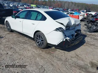 2024 BMW i5 M60 z VIN WBY43FK01RCP34925, wystawiony jako IAAI lot #41100557 z przebiegiem 27 814 mil mil oraz . Historia ofert i sprzedaży dostępna na DreamBid. Obrazek 3.