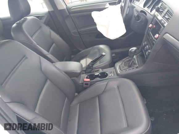 2020 Volkswagen Golf TSI z VIN 3VWG57AU0LM004011, wystawiony jako IAAI lot #41913180 z przebiegiem 111 157 mil mil oraz . Historia ofert i sprzedaży dostępna na DreamBid. Obrazek 5.