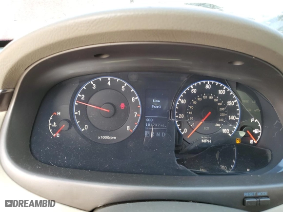 2011 Hyundai Azera Limited with VIN KMHFC4DF5BA552545, listed as a Copart auction lot 84218034 with 101,747 mi miles and Salvage Title. Bid and sale history available at carsss.com. Image 9.