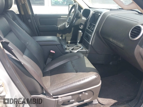 2010 Mercury Mountaineer Premier z VIN 4M2EN4JE3AUJ06410, wystawiony jako IAAI lot #42208354 z przebiegiem 135 047 mil mil oraz . Historia ofert i sprzedaży dostępna na DreamBid. Obrazek 5.