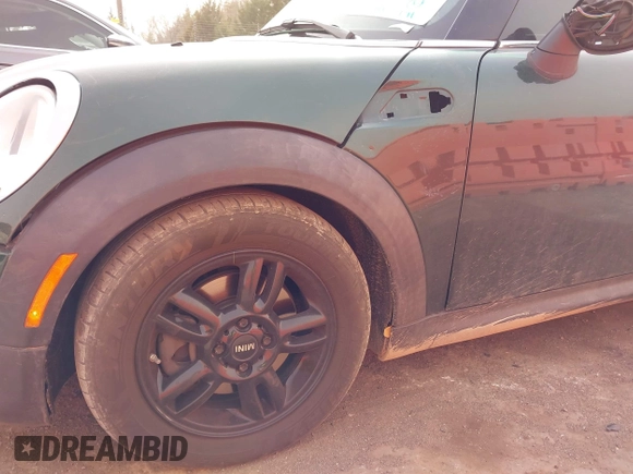 2013 MINI Hardtop z VIN WMWSU3C52DT690373, wystawiony jako IAAI lot #41777229 z przebiegiem 125 190 mil mil oraz . Historia ofert i sprzedaży dostępna na DreamBid. Obrazek 12.