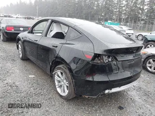2024 Tesla Model Y Long Range z VIN 7SAYGDEE4RF014480, wystawiony jako IAAI lot #41979686 z przebiegiem 13 829 mil mil oraz . Historia ofert i sprzedaży dostępna na DreamBid. Obrazek 3.