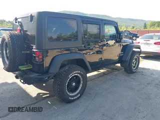 2013 Jeep Wrangler Unlimited Sport z VIN 1C4HJWDG9DL510121, wystawiony jako IAAI lot #42389944 z przebiegiem 84 390 mil mil oraz . Historia ofert i sprzedaży dostępna na DreamBid. Obrazek 4.