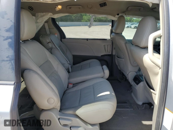 2015 Toyota Sienna LE AAS z VIN 5TDKK3DC9FS616343, wystawiony jako Copart lot #56859275 z przebiegiem 88 103 mil mil oraz Szkoda całkowita • Salvage title. Historia ofert i sprzedaży dostępna na DreamBid. Obrazek 11.