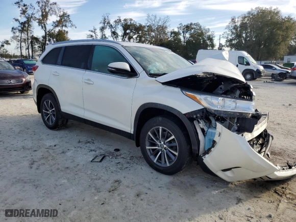 2019 Toyota Highlander SE with VIN 5TDJZRFH4KS587170, listed as a Copart auction lot 44037905 with 0 mi miles and Non Repairable. Bid and sale history available at carsss.com. Image 4.
