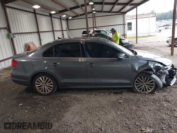 2015 Volkswagen Jetta SE with VIN 3VWD07AJ9FM310300, listed as a IAAI auction lot 42433664 with 117,579 mi miles and . Bid and sale history available at DreamBid. Image 13.
