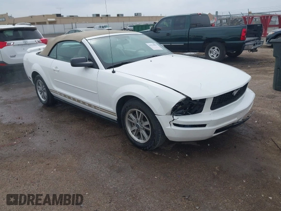 2005 Ford Mustang Deluxe with VIN 1ZVFT84N055216895, listed as a IAAI auction lot 41914884 with 67,824 mi miles. Bid and sale history available at carsss.com. Image 1.