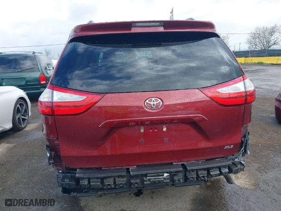 2016 Toyota Sienna XLE with VIN 5TDYK3DC5GS713664, listed as a IAAI auction lot 41933573 with 98,484 mi miles. Bid and sale history available at carsss.com. Image 17.