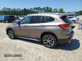 2020 BMW X1 xDrive28i z VIN WBXJG9C09L5R23653, wystawiony jako Copart lot #52771535 z przebiegiem 54 550 mil mil oraz Szkody całkowita. Historia ofert i sprzedaży dostępna na DreamBid. Obrazek 2.