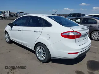 2014 Ford Fiesta SE z VIN 3FADP4BJ3EM183267, wystawiony jako IAAI lot #42058257 z przebiegiem 57 872 mil mil oraz . Historia ofert i sprzedaży dostępna na DreamBid. Obrazek 3.