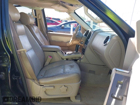 2010 Ford Explorer XLT with VIN 1FMEU6DE9AUA38321, listed as a IAAI auction lot 41817817 with 204,623 mi miles. Bid and sale history available at carsss.com. Image 5.