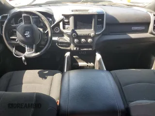 2022 Ram 2500 Big Horn z VIN 3C6UR5MLXNG149714, wystawiony jako Copart lot #56289135 z przebiegiem 110 812 mil mil oraz Szkoda całkowita • Salvage title. Historia ofert i sprzedaży dostępna na DreamBid. Obrazek 8.