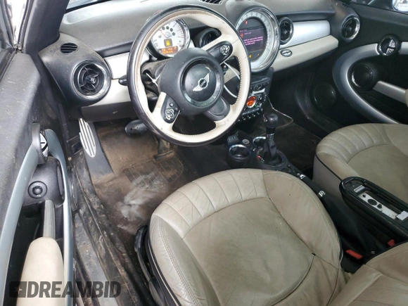 2013 MINI Hardtop S with VIN WMWSV3C5XDT391498, listed as a Copart auction lot 61987955 with 106,189 mi miles and Clean title. Bid and sale history available at DreamBid. Image 8.