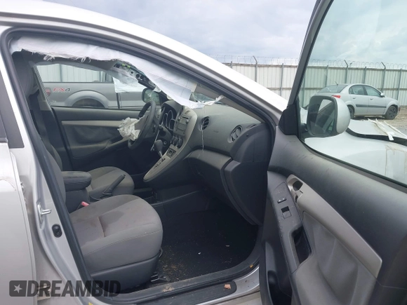 2009 Toyota Matrix S z VIN 2T1KE40E49C006934, wystawiony jako IAAI lot #42076361 z przebiegiem 151 944 mil mil oraz . Historia ofert i sprzedaży dostępna na DreamBid. Obrazek 5.