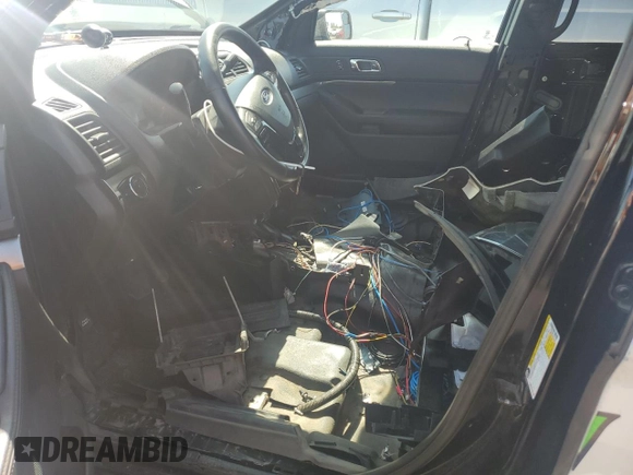 2018 Ford Police Interceptor Utility z VIN 1FM5K8AR6JGC76831, wystawiony jako Copart lot #55299875 z przebiegiem 83 571 mil mil oraz Szkoda całkowita • Salvage title. Historia ofert i sprzedaży dostępna na DreamBid. Obrazek 7.