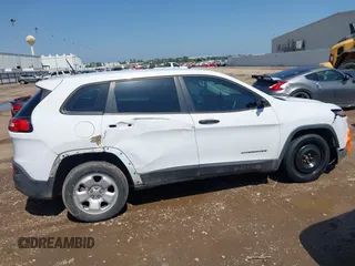 2015 Jeep Cherokee Sport z VIN 1C4PJLAB4FW535853, wystawiony jako IAAI lot #42209978 z przebiegiem 155 336 mil mil oraz . Historia ofert i sprzedaży dostępna na DreamBid. Obrazek 13.