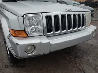 2008 Jeep Commander Sport z VIN 1J8HG48K88C135385, wystawiony jako IAAI lot #41044576 z przebiegiem 174 695 mil mil oraz . Historia ofert i sprzedaży dostępna na DreamBid. Obrazek 6.