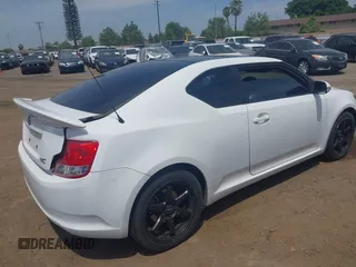 2011 Scion tC z VIN JTKJF5C74B3007388, wystawiony jako IAAI lot #42149607 z przebiegiem 120 694 mil mil oraz . Historia ofert i sprzedaży dostępna na DreamBid. Obrazek 4.