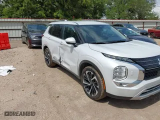 2024 Mitsubishi Outlander SE with VIN JA4J4VA82RZ032400, listed as a IAAI auction lot 42094845 with 30,436 mi miles. Bid and sale history available at carsss.com. Image 1.