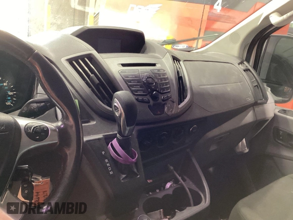 2019 Ford Transit z VIN 1FTYR1YGXKKA54025, wystawiony jako IAAI lot #42650341 z przebiegiem 129 672 mil mil oraz . Historia ofert i sprzedaży dostępna na DreamBid. Obrazek 25.