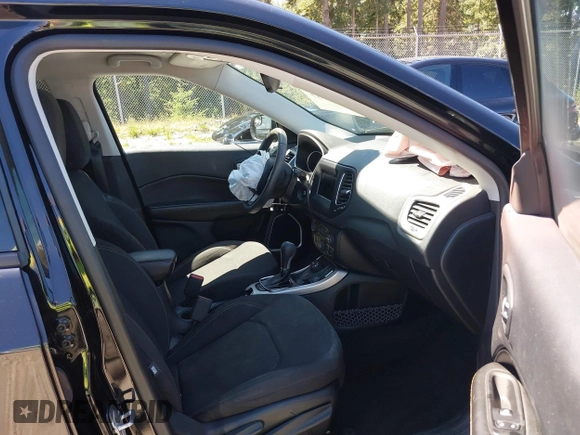 2018 Jeep Compass Sport with VIN 3C4NJDAB1JT261863, listed as a IAAI auction lot 42677037 with 93,263 mi miles and . Bid and sale history available at DreamBid. Image 5.