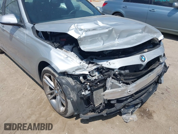 2016 BMW 3 Series 328i z VIN WBA8E9C56GK646297, wystawiony jako IAAI lot #42295893 z przebiegiem 80 134 mil mil oraz . Historia ofert i sprzedaży dostępna na DreamBid. Obrazek 6.