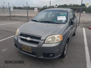 2008 Chevrolet Aveo LT z VIN KL1TG56668B240775, wystawiony jako IAAI lot #40971975 z przebiegiem 137 900 mil mil oraz . Historia ofert i sprzedaży dostępna na DreamBid. Obrazek 6.