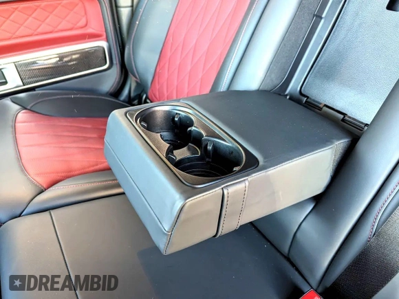 2022 Mercedes-Benz G 63 AMG z VIN W1NYC7HJ1NX453XXX, wystawiony jako Copart lot #60002315 z przebiegiem 17 560 mil mil oraz Czysty tytuł • Clean title. Historia ofert i sprzedaży dostępna na DreamBid. Obrazek 6.