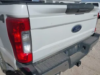 2017 Ford Super Duty F-250 SRW Lariat with VIN 1FT7W2B60HED25658, listed as a IAAI auction lot 41675677 with 162,395 mi miles. Bid and sale history available at carsss.com. Image 6.