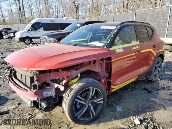 2021 Volvo XC40 R-Design with VIN YV4162UM2M2462305, listed as a Copart auction lot 42974065 with 24,827 mi miles and Salvage Title. Bid and sale history available at carsss.com. Image 1.
